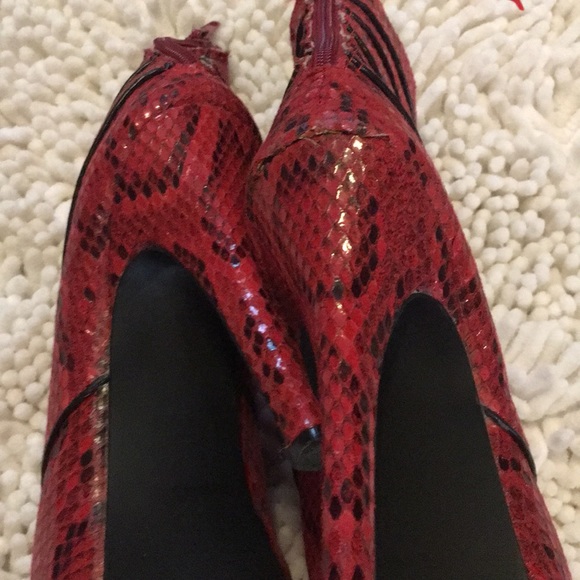 Boston design red snake skin boots size 7 women’s - Picture 7 of 8
